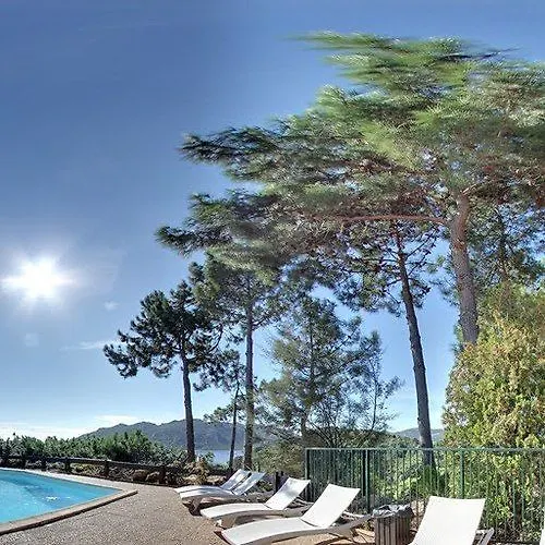 Castell'verde アパートホテル