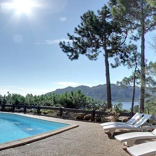 Castell'verde アパートホテル